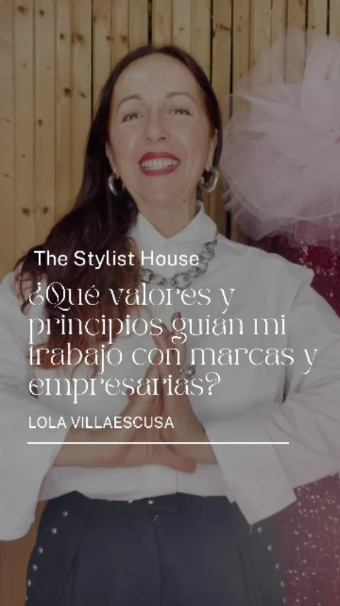 Seguimos con esta serie que tanto me apasiona: Preguntas y Respuestas en The Stylist House.
Hoy respondo una que es fundamental para mí:
¿Qué valores y principios guían mi trabajo con marcas y empresarias?

Para mí, los valores son la base de todo. Son uno de los pilares más importantes de mi marca, y también lo son cuando trabajo con mis clientes, sean grandes marcas o empresarias con marcas personales.

Los míos los tengo muy claros: honestidad, compromiso con la excelencia, no quedarme con nada y entregar lo que este en mi mano y capacidad, ir siempre un paso más allá y aprender continuamente para dar siempre lo mejor.

En el vídeo te lo cuento con más detalle, desde el corazón, desde lo humano, porque finalmente detrás de cada marca estamos personas.
Dale PLAY y reflexionemos juntas sobre lo que de verdad nos mueve.

Y tú, ¿cuáles son los valores que guían tu marca? ¡Te leo en los comentarios! 💬✨

#imagenymarca #imagenprofesional #marcapersonal #valoresdemarca #stylist #thestylisthouse